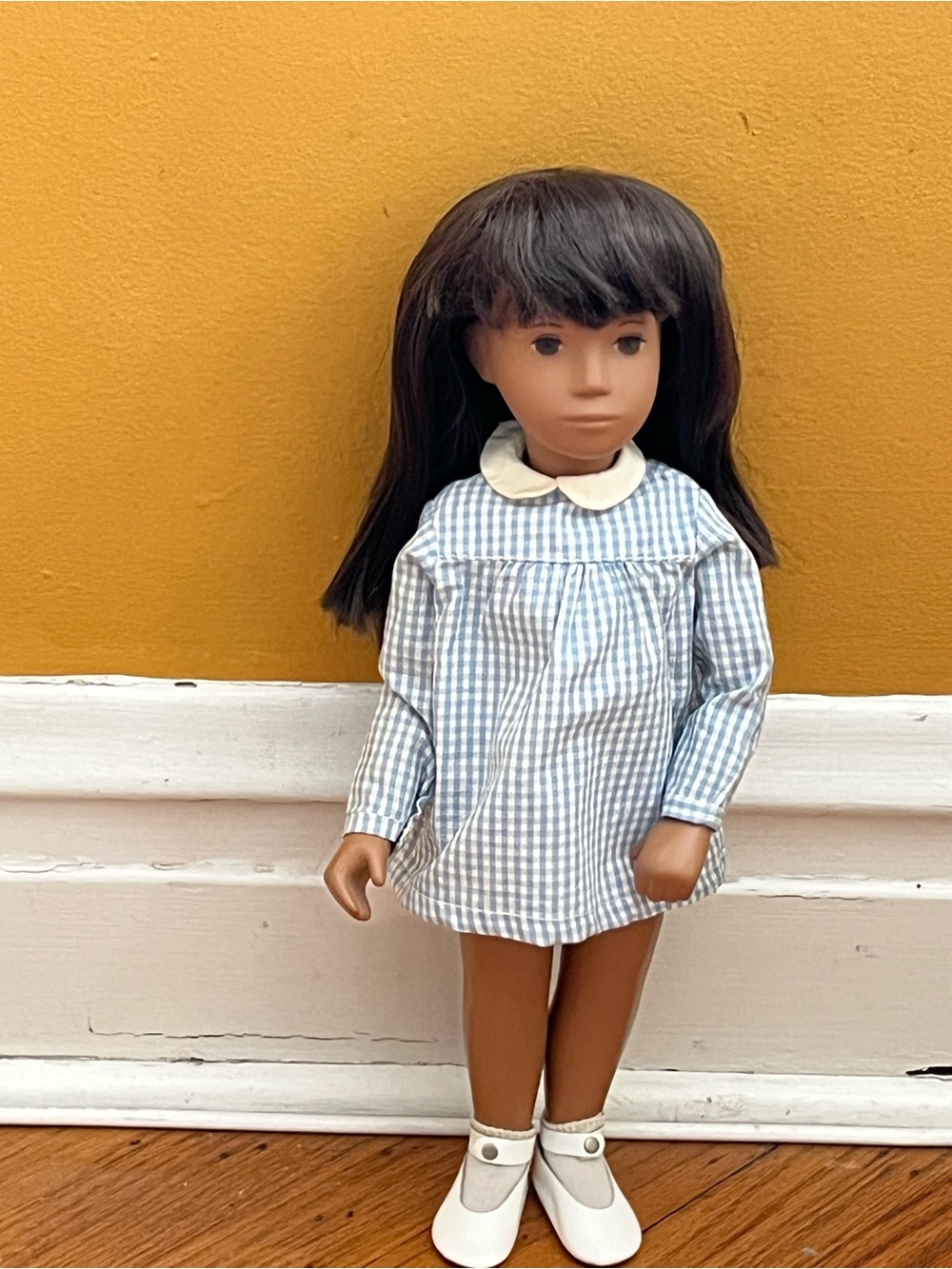 Gorgeous Sasha doll from 1960’s. Brunette with brown eyes. In good condition.